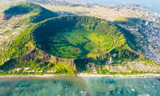 Cận cảnh miệng núi lửa triệu năm tuổi trên đảo Lý Sơn