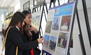 Triển lãm ảnh Tuổi trẻ với biển đảo quê hương 