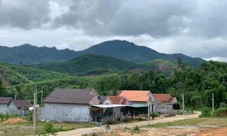 Khu TĐC Đồng Tranh, thôn Mai Lãnh Hữu, xã Long Mai, huyện Minh Long, tỉnh Quảng Ngãi làm 4 năm vẫn chưa xong. Ảnh: Nguyễn Ngọc