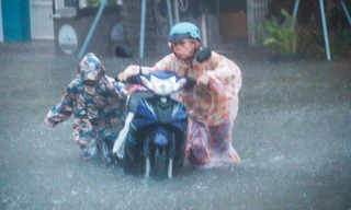 Áp thấp nhiệt đới mạnh lên thành bão, cảnh báo đợt mưa lớn từ Quảng Bình đến Quảng Ngãi 