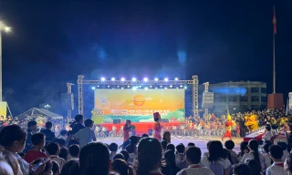 'Trăng thu biên cương' đến với trẻ em đảo Lý Sơn