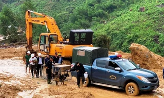 Đưa chó nghiệp vụ vào khu sạt lở thủy điện ở Quảng Ngãi tìm kỹ sư mất tích