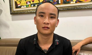 Kẻ buôn pháo lậu, cạo đầu bỏ trốn vẫn bị bắt