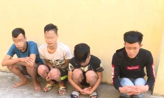 Nhóm đối tượng liên quan đến việc hành hung khách hát karaoke. Ảnh: Công an Hưng Yên.