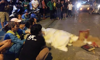 Người thân, đồng nghiệp không khỏi xót xa khi chứng kiến sự việc. Ảnh: N.T