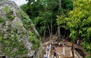 Phát hiện móng cung điện 2.000 năm tuổi