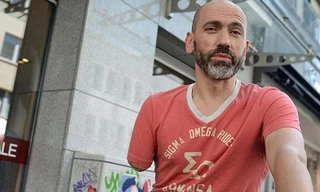 Phạt người đàn ông cụt tay vì… lái xe một tay