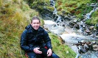 Chàng trai dành 18 tháng đãi vàng làm nhẫn cưới