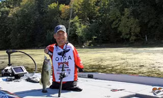 Không tay chân vẫn câu được hơn 7.000 con cá