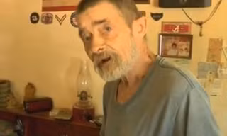 Ông Phillip McMullen trong căn nhà bị đột nhập.