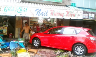 Ô tô ‘viếng’ nhà, cụ bà trọng thương