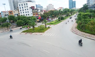 Nắng nóng đỉnh điểm, Hà Nội vắng tanh như... chùa Bà Đanh