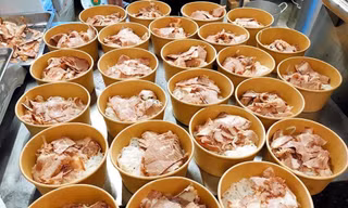 Cả nghìn bát phở được gửi tặng y bác sỹ