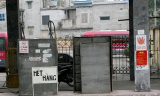 Rút ngắn thời gian quyết định tăng giá xăng dầu để hạn chế tình trạng găm giữ, bán nhỏ giọt. (Ảnh: Văn Điệp/TTXVN)