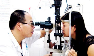 Khám mắt miễn phí trong vòng một tháng