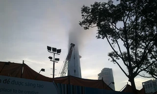 Tòa nhà cao nhất Sài Gòn bị báo cháy: Sương mù bao phủ