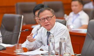 Gặp gỡ giảng viên Học viện Ngoại giao: Nguyên Đại sứ giản dị đi xe đạp đến trường