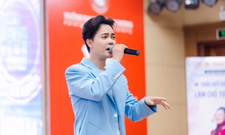Giọng ca Á quân X-Factor Tuấn Phương khiến hội trường của Đại học Ngoại thương ‘dậy sóng’