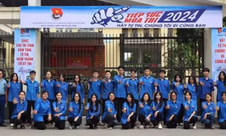 Đội tình nguyện các trường nô nức công tác chuẩn bị ‘Tiếp sức mùa thi’ cho sĩ tử 2K6