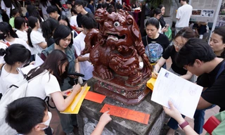 'Đại hội' dâng sớ cầu may tại Văn Miếu trước kỳ thi tốt nghiệp