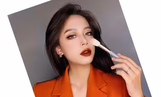 Hwajang - Cô sinh viên có tài họa mặt của Học viện Báo chí và Tuyên truyền