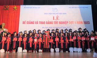 Học viện Phụ nữ Việt Nam tổ chức trao bằng tốt nghiệp đợt đầu tiên năm 2023 cho hơn 400 sinh viên
