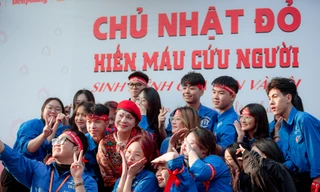 NSND Hương Dung ‘tiếp lửa’ thế hệ trẻ tại chương trình 'Chủ Nhật Đỏ' năm 2025