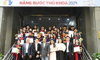 Cô gái người Mường đạt học bổng Nâng bước thủ khoa: Nghèo khó chưa bao giờ là lý do để từ bỏ ước mơ