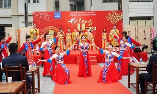 Sinh viên Ngoại ngữ xúng xính đón Tết tại 'Hội làng U 2023'