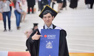 Hà Viết Tỉnh: Từ nhân viên trại gà đến giảng đường quốc tế và ước mơ mang tiếng Anh về làng