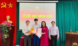 Nam sinh miền núi Quảng Trị đỗ Ngoại Thương được kết nạp Đảng ở tuổi 18