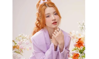 Cô nàng VJ gốc Hoa ‘gây sốt’ với giọng ca ngọt ngào, thành thạo ba thứ tiếng