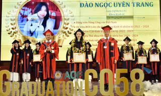 Nữ thủ khoa đạt cả 04 hạng mục khen thưởng của Giám đốc Học viện Tài chính