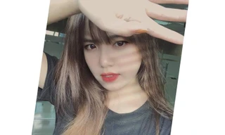 Nhan sắc xinh đẹp của cô gái nhắc người dân phòng chống dịch COVID-19 mỗi khi chờ máy