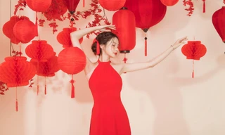 Nữ sinh Bách Khoa nổi bật trong bộ áo yếm đỏ khoe vẻ đẹp thanh tân trước thềm Xuân sang