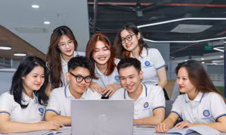 Đắp chăn giữa mùa hè trong Thư viện xịn sò bậc nhất Hà thành tại Trường Đại học Thương mại