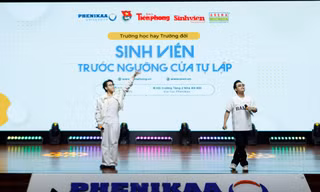 Xuân Đức và Kuun Đức Nam khuấy đảo sân khấu Đại học Phenikaa