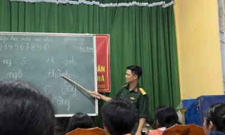 Lớp học xóa mù chữ của những người lính cụ Hồ