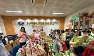 Từ tình yêu thần tượng tới tình yêu đồng bào