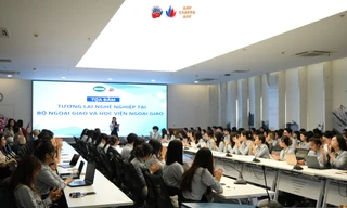 Cầu nối thành công giữa sinh viên Ngoại giao và nhà tuyển dụng