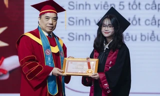 Nữ sinh Nghệ An sở hữu loạt giải thưởng Toán học tốt nghiệp sớm Trường Đại học Ngoại thương 