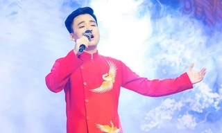 Quán quân Giọng hát hay sinh viên mở rộng gây xúc động với dòng nhạc dân gian
