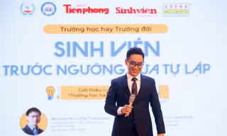 Ca sĩ Nguyễn Trần Hiếu ‘tiếp lửa’ cho sinh viên Dược Hải Dương