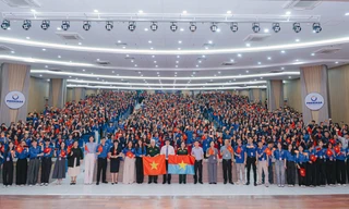 ‘Kể chuyện lịch sử - Tiếp lửa truyền thống’: Đêm tri ân hùng tráng tại Đại học Phenikaa hướng đến Đại lễ 30/4