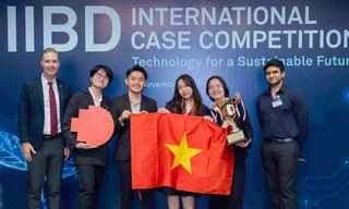 Nhóm sinh viên RMIT mang màu cờ Việt Nam đoạt cúp Đồng cuộc thi quốc tế tại Hong Kong