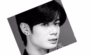 Nam sinh điển trai NEU gây thương nhớ với “góc nghiêng thần thánh” 