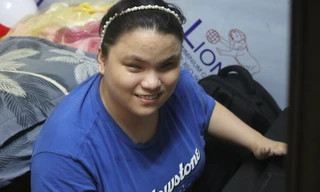 Vượt qua bóng tối, chạm ước mơ: Câu chuyện về nữ sinh khiếm thị học song bằng Đại học