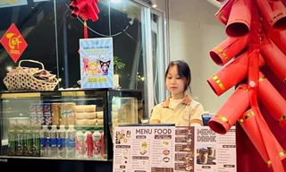 Sinh viên chọn làm thêm ngày Tết để nhân ba thu nhập