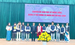 Học viện Phụ nữ Việt Nam tổ chức giáo dục kỹ năng sống, tư vấn tuyển sinh và trao quà tại trường THPT, tỉnh Vĩnh Phúc