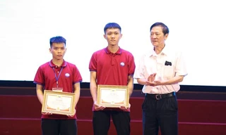 Nam sinh Trường Đại học Thủy lợi giành ngôi Vô địch Olympic Tin học Việt Nam